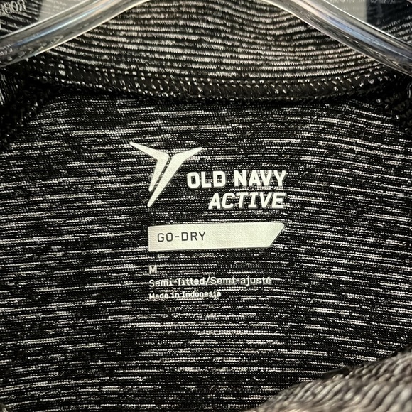 Old Navy active go-dry long sleeved athletic top. Size Medium - Picture 2 of 10